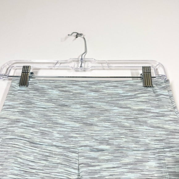 ONZIE Yoga Leggings Crop Capri Space Dye Micro Stripes Blue Teal M/L - Picture 7 of 7